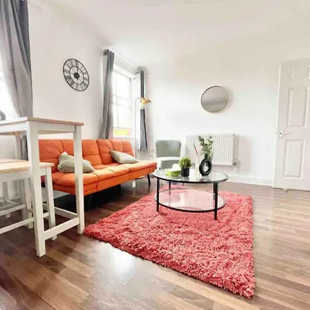 3 Bedrooms London Urban Escape
